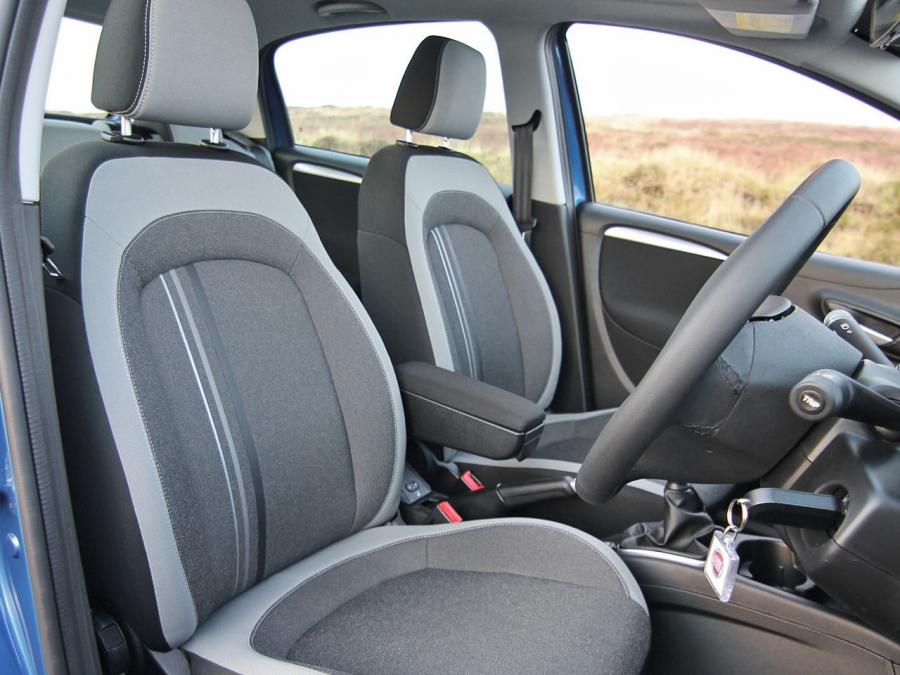  Fiat Punto 5-Door 2012 года  (UK) (фото 2 из 11)